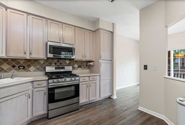 Building Photo - 1047 Chadwick Dr