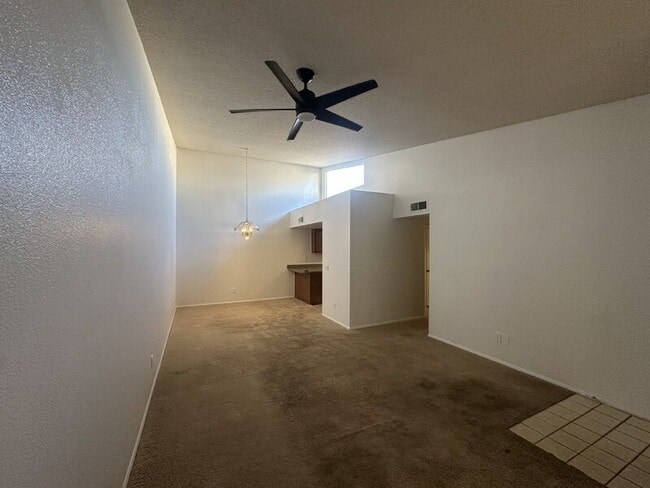 Foto del edificio - 13644 N Hamilton Dr