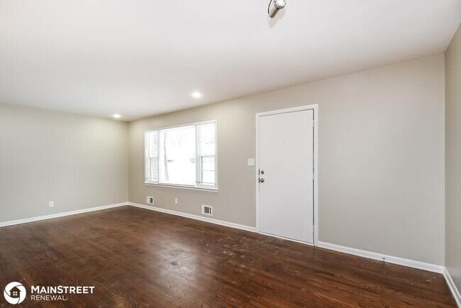 Foto del edificio - 8203 Kenwood Ave, Kansas City, MO 64131