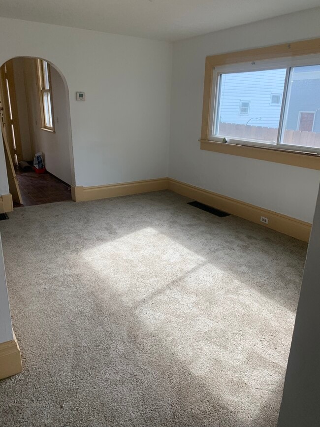 457 W 7th St, Erie, PA 16502 Townhome Rentals in Erie PA