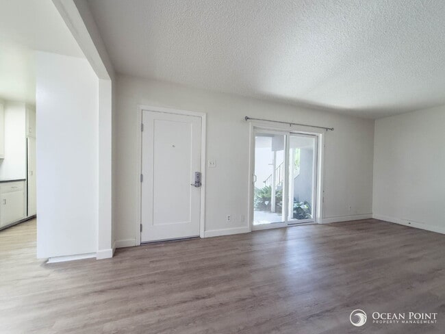 Building Photo - 1 Bedroom Apartment for Rent in Midtown Ve...