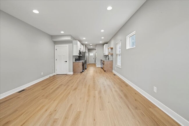 Building Photo - 619-619 W 39th St
