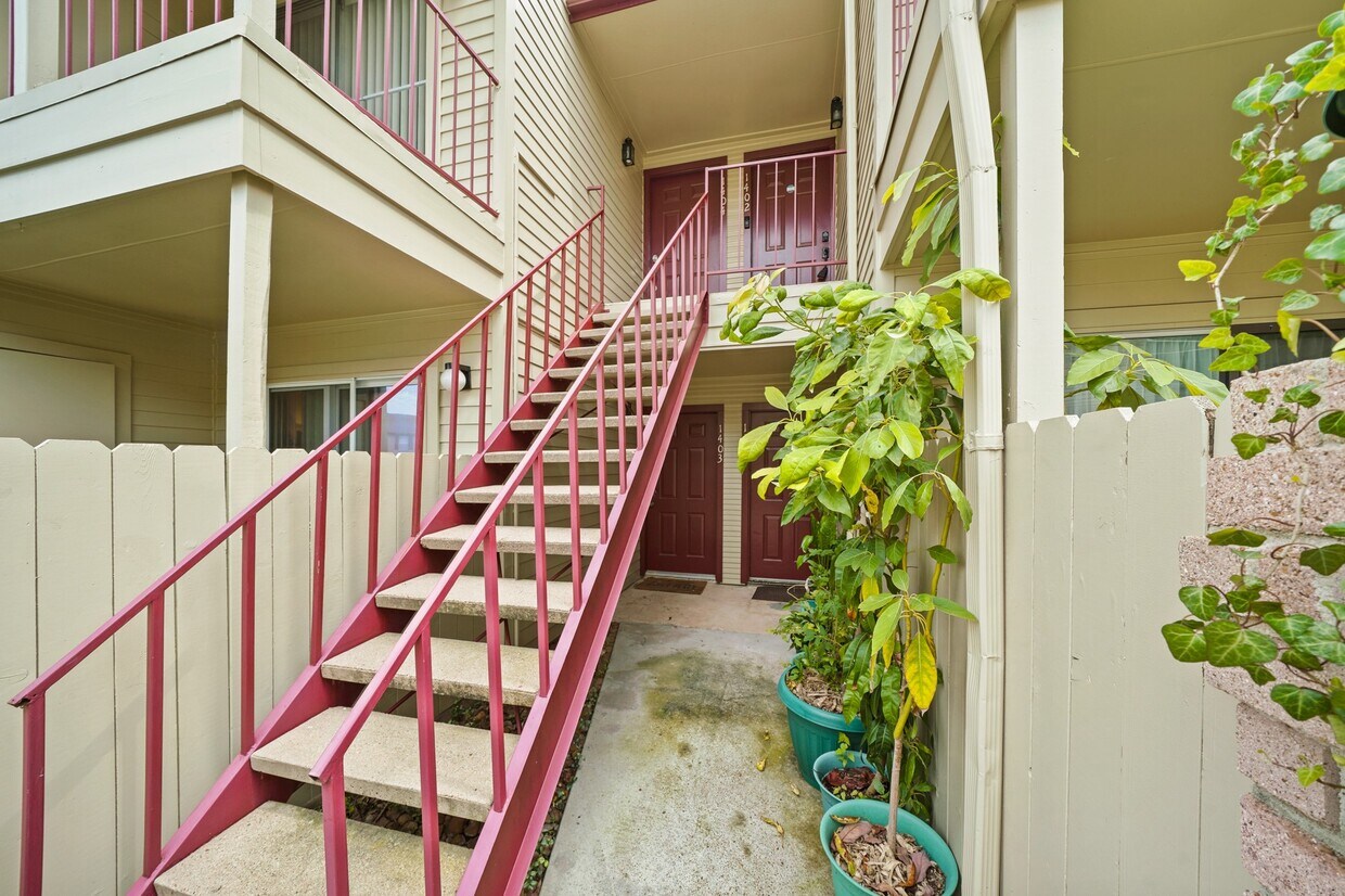Foto principal - 2120 El Paseo St