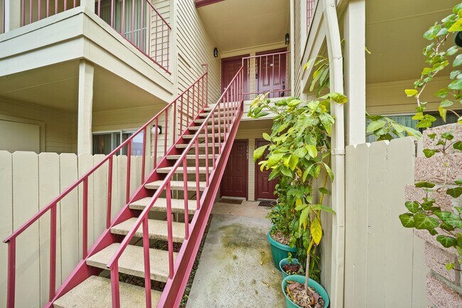 Building Photo - 2120 El Paseo St
