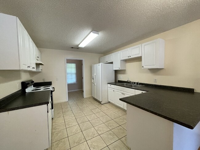 Building Photo - Duplex for Rent