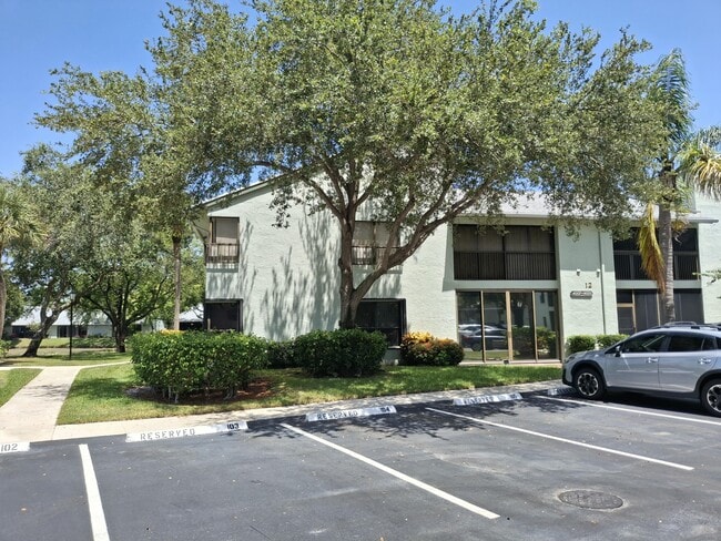 Building Photo - 4017 Carambola Cir N