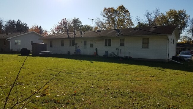 Building Photo - 2 Bedroom Duplex