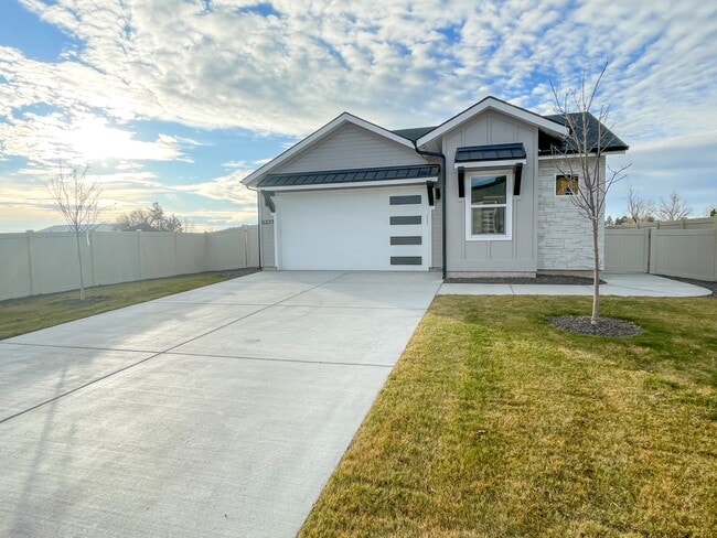 Building Photo - 6273 S Binky Ave