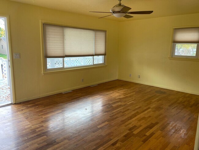 Foto del edificio - 4 bed 2 bath rental