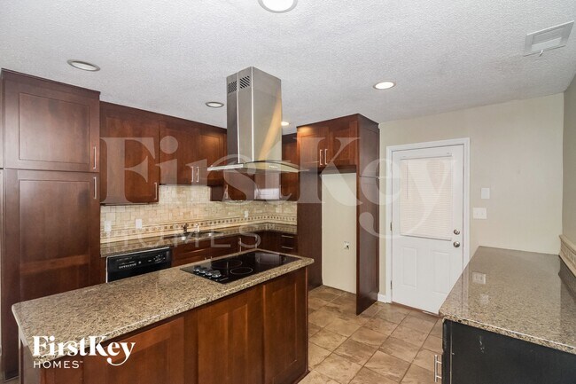 Foto del edificio - 6047 Tiffany Rd