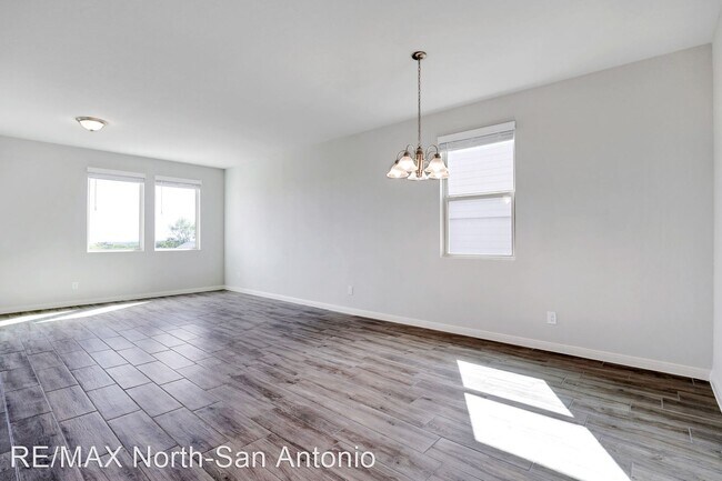 Building Photo - 4 br, 2.5 bath House - 126 Antler Bend