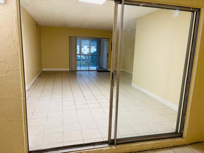 Foto del edificio - 4240 NW 21st St