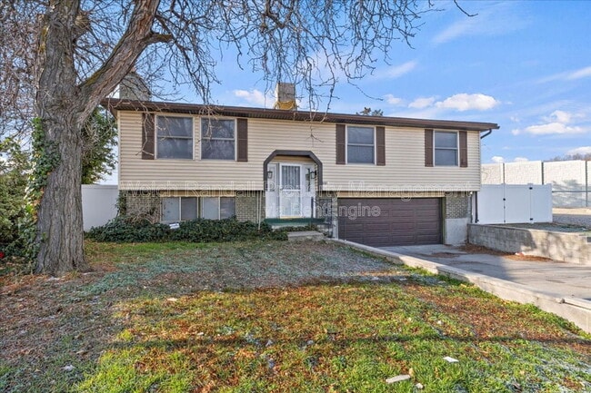 Photo - 3757 W Clermont Dr House