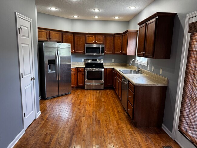 Building Photo - 806 Galloway Dr