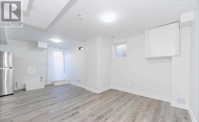 Building Photo - 117 Richwood Cres