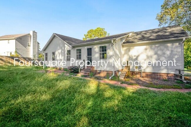 Building Photo - Ranch-Style Single Family Home | Bonus Roo...