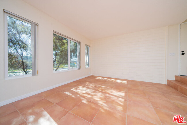 Building Photo - 2559 Ocean Cove Dr