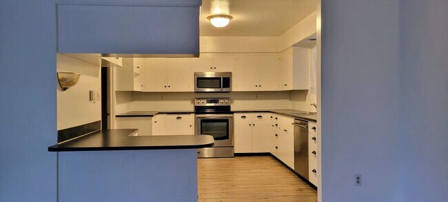 Building Photo - Amazing Country Home 4 bed, 2 bath with Ga...