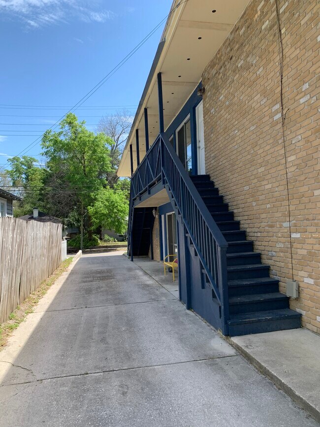 Building Photo - 3877 Herschel St