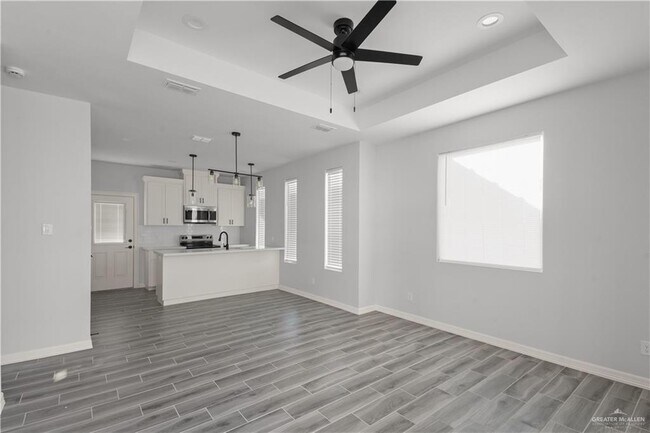 Building Photo - 18 N Onyx Ave