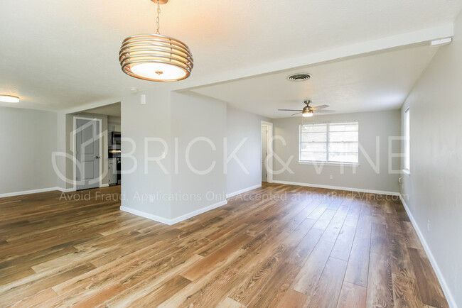 Building Photo - 924 SW 5th St