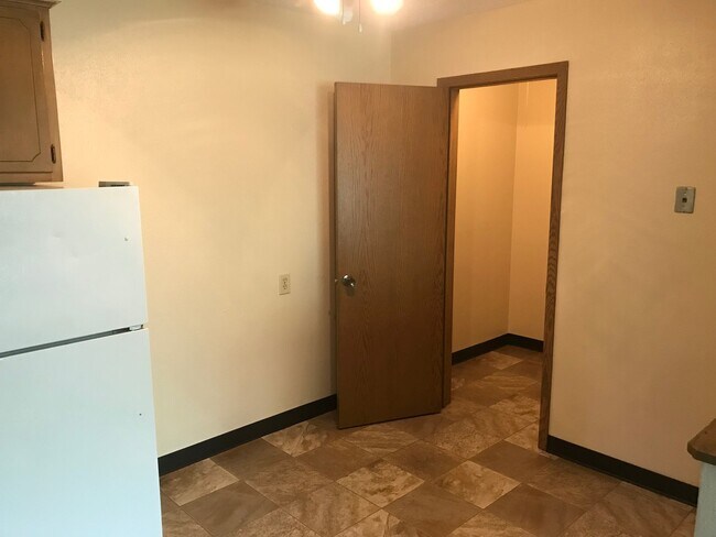Foto del edificio - Forestview 2 Bedroom Upper Unit