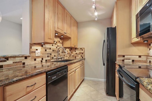 Building Photo - 1216 Pine Heights Dr NE