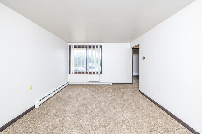 1BR, 1BA - 525SF - Living Room - Evergreen Square of Cudahy - Senior/Disabled
