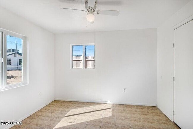 Foto del edificio - 414 W 9th St