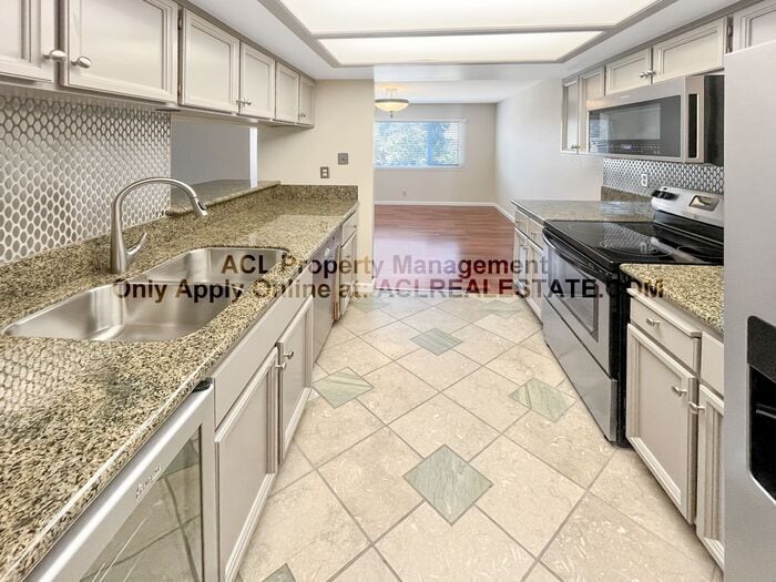 Bright 2BR/2BA Condo with Garage & Pool in... - Bright 2BR/2BA Condo with Garage & Pool in...