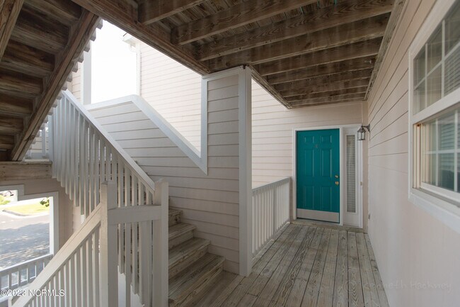Building Photo - 713 Clearwater Ct