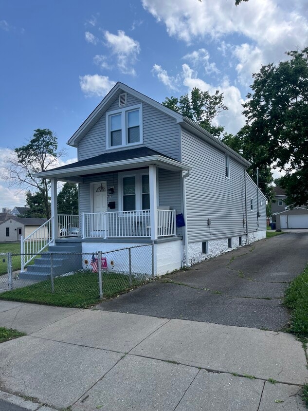 Primary Photo - 339 Arch St