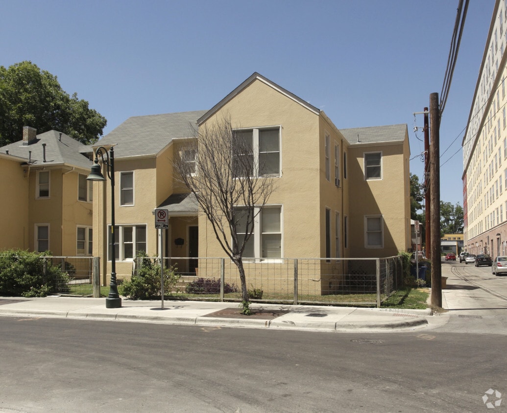 Building Photo - 2301 Rio Grande St