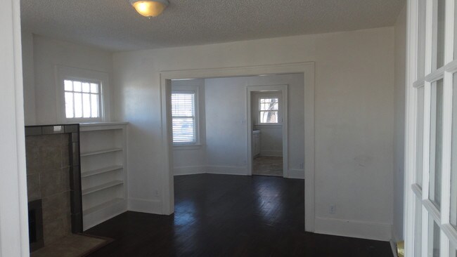 Building Photo - 1303 S Oak St