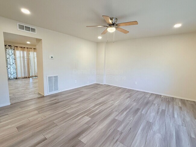 Building Photo - 6742 N 43rd Ave