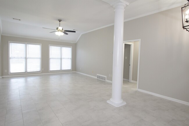 Building Photo - 1452 Far Dr