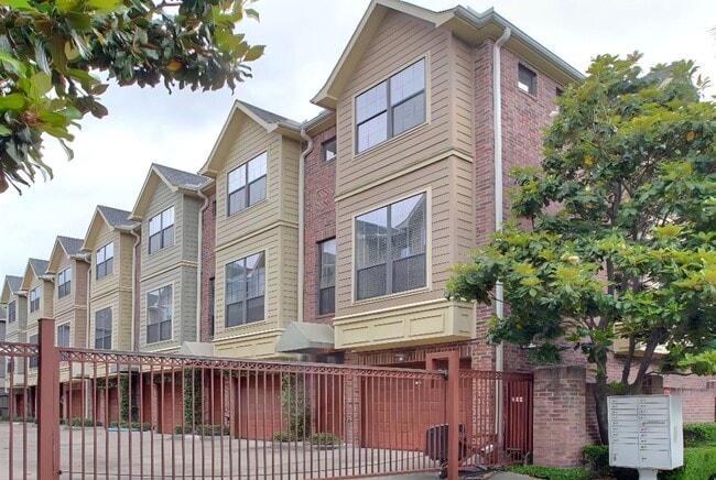 Foto del edificio - Beautiful 3-Story Townhome in Museum District