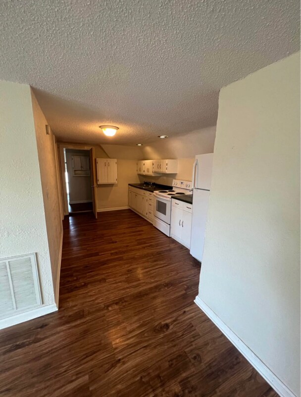 Foto principal - 319 E Van Buren St