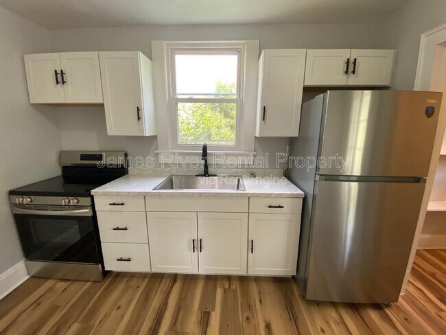 Foto del edificio - 2020 Rose Ln