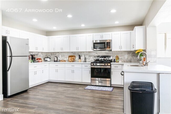 Foto del edificio - 4067 Arrowood Dr