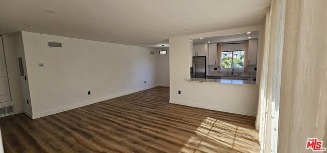 Foto del edificio - 8668 Gregory Way