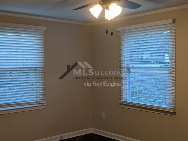 Building Photo - 809 Carter Ave