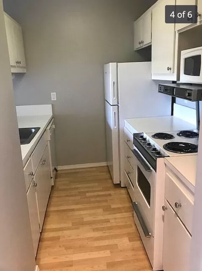 Kitchen - 1771 Broadway St