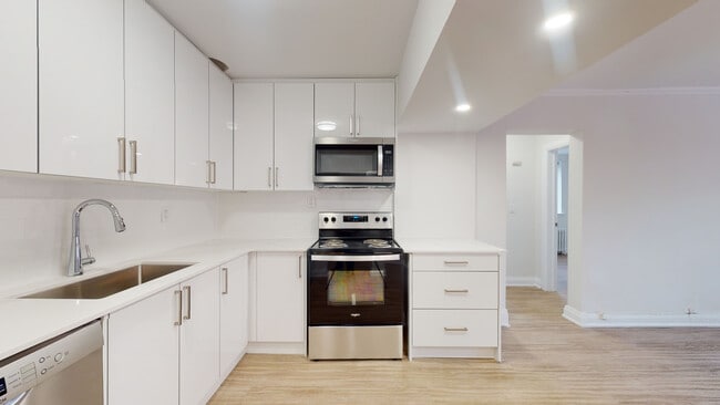 Building Photo - 316-320 Lonsdale Road