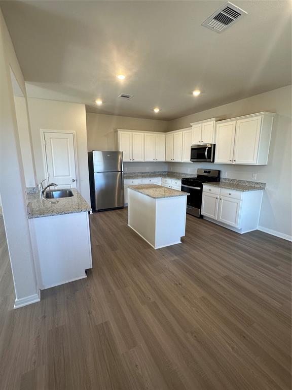 Building Photo - 15850 Berry Hl Dr