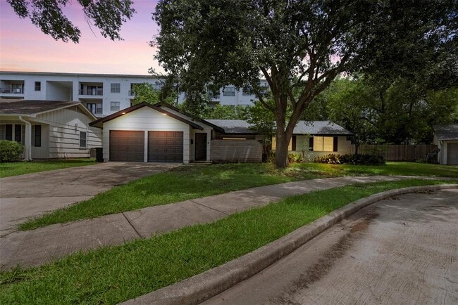 Foto del edificio - 5422 Lincrest Ln