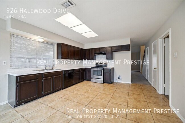 Building Photo - 4 bedroom home in Meadowgreen Subdivision