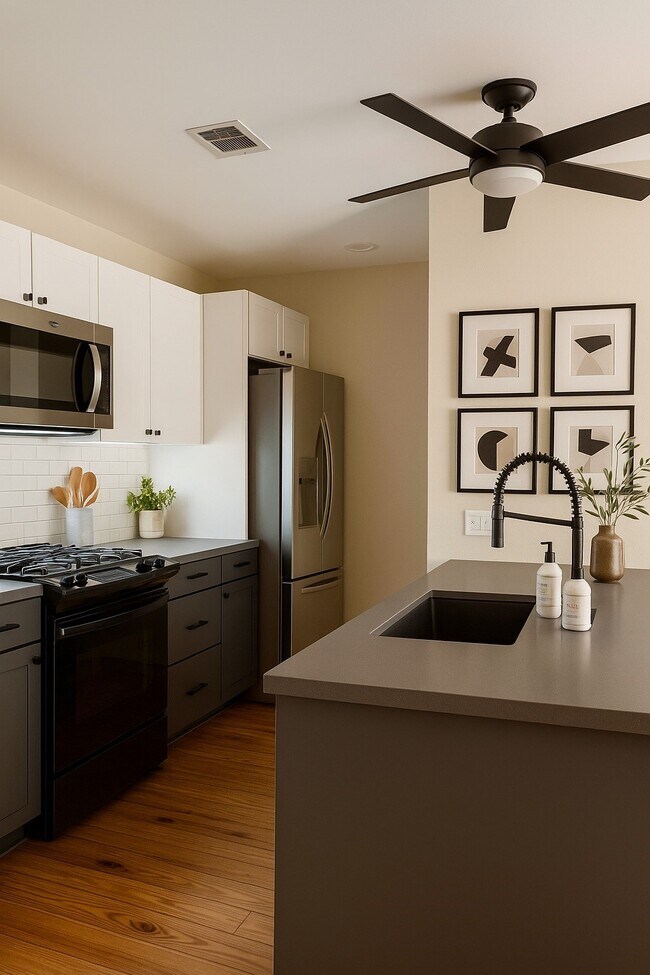 Building Photo - 823 Robin St