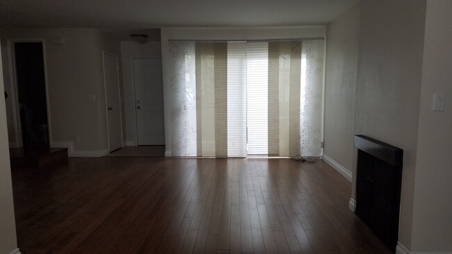 Building Photo - 18550 Hatteras St
