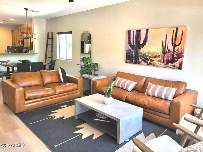 Foto del edificio - 6119 E Knolls Way N